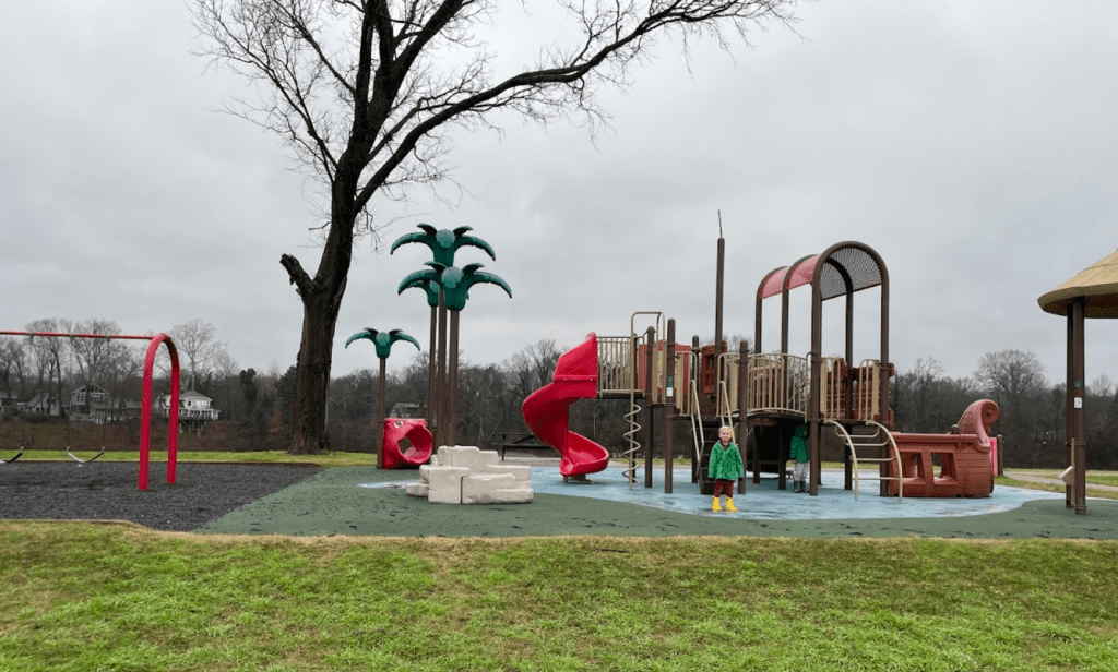 3. Lock 2 Park: 3.5 stars (2 stars on a cold-rainy day)