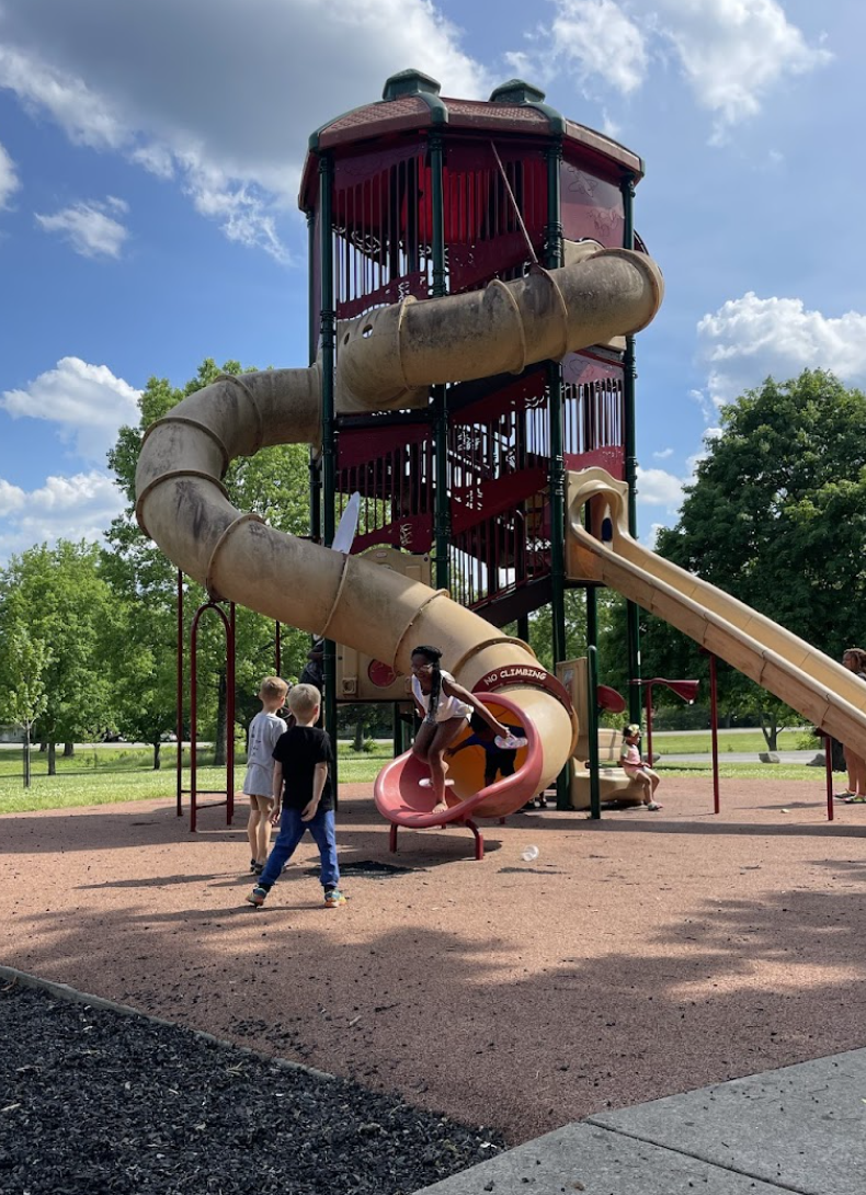 Cedar Hill Playground: 4 stars