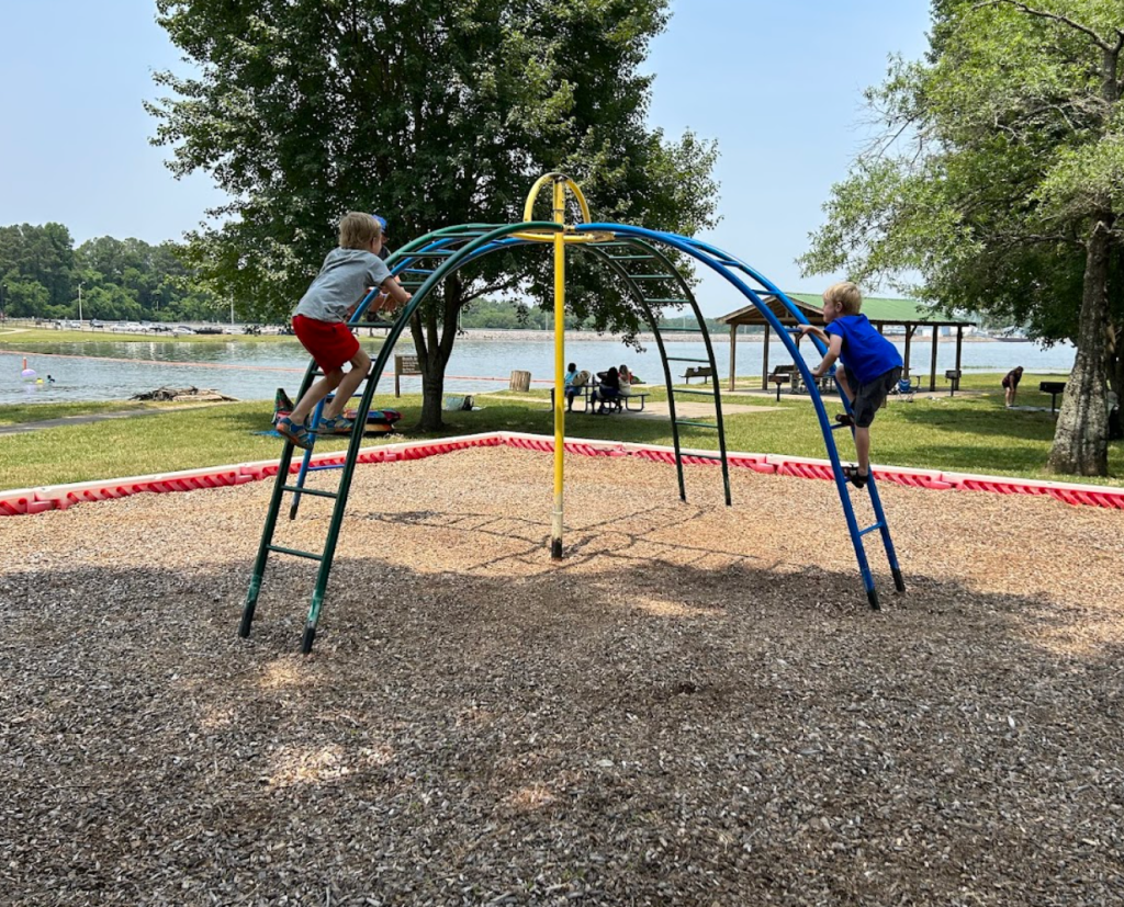 Old Hickory Beach Playground: 2 stars