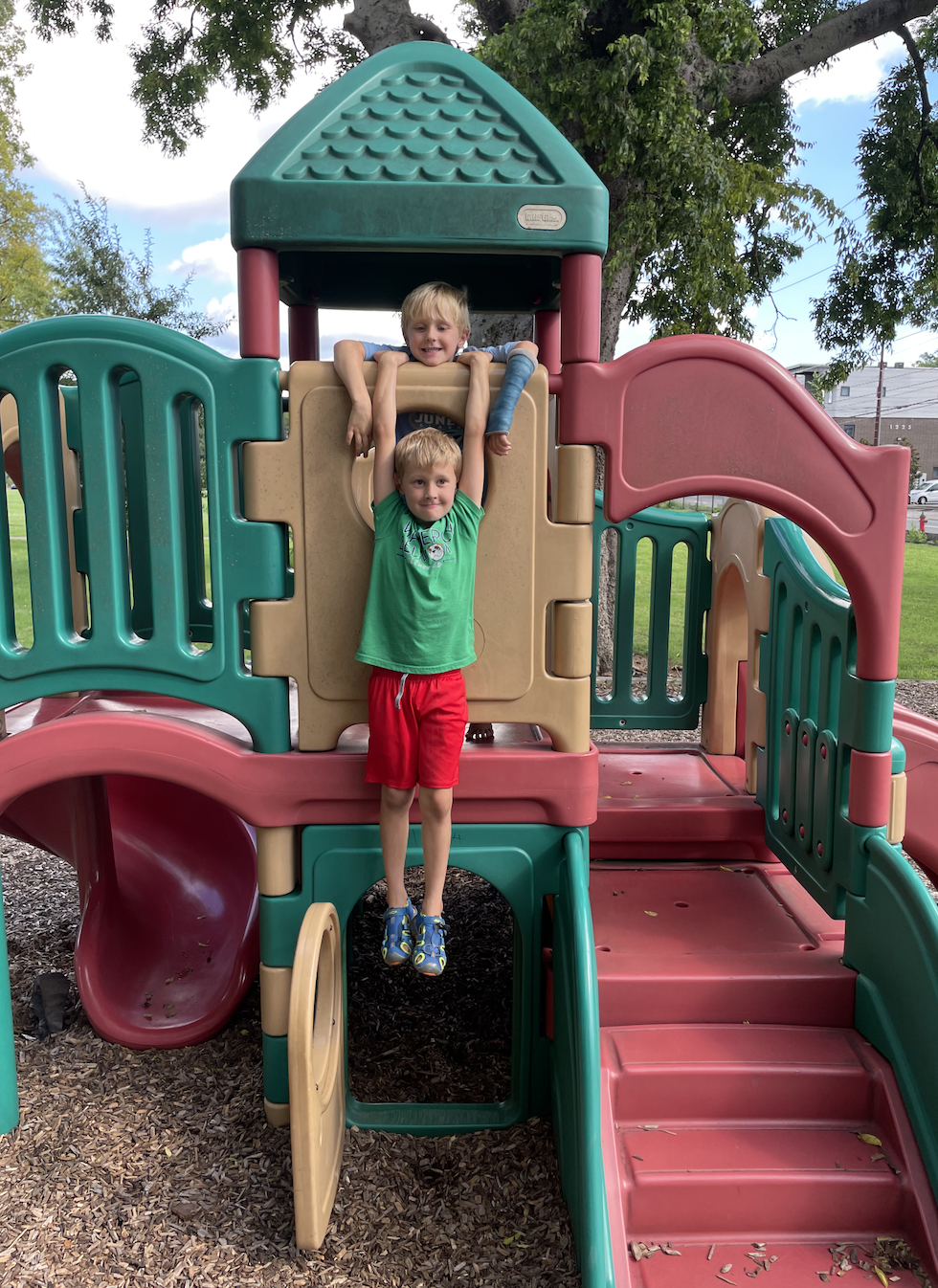 Dudley Park Playground: 2 stars